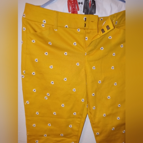 Old Navy Pixie yellow pants with white flower print. - Picture 2 of 5